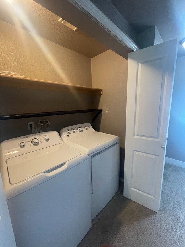Building Photo - Cute 3 bedroom, 1 bath home located in The Meadows!