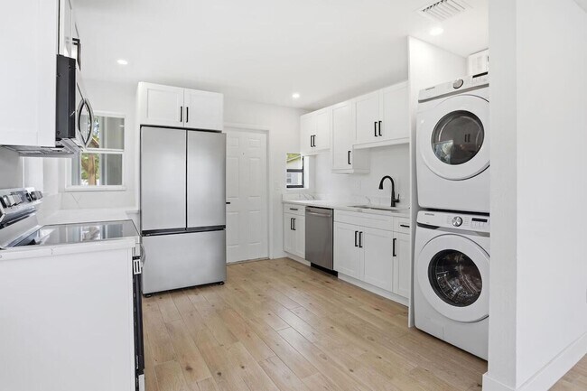 Building Photo - 2312 Redwood Rd