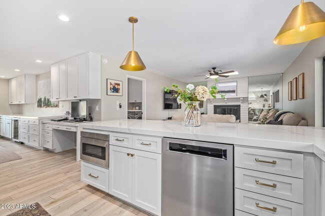 Building Photo - 5202 E Sheena Dr