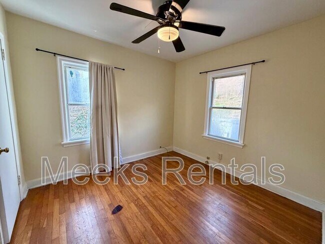 Building Photo - 1418 Ravinia Rd