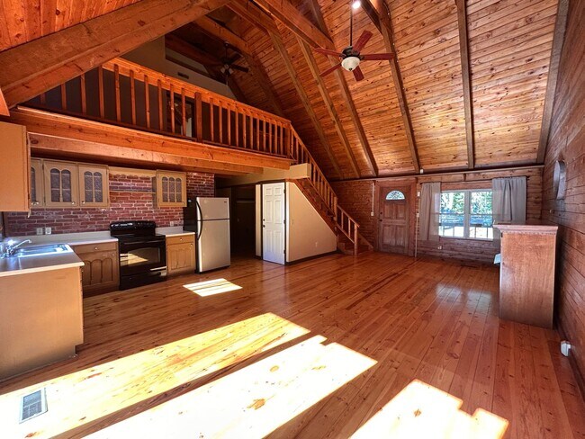 Building Photo - SECLUDED CABIN SANCTUARY!