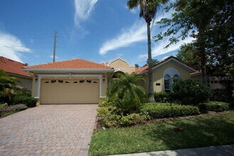 Building Photo - 3/2 single family home -Luxury living in Windermere