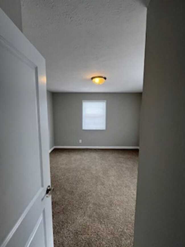 Building Photo - Sycamore Knolls: Comfort, Space & Convenience on Bloomington's East Side