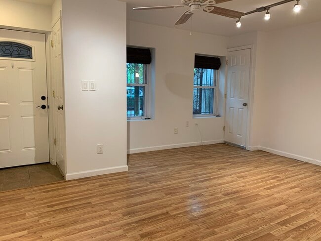 Building Photo - 2-24 Grand St