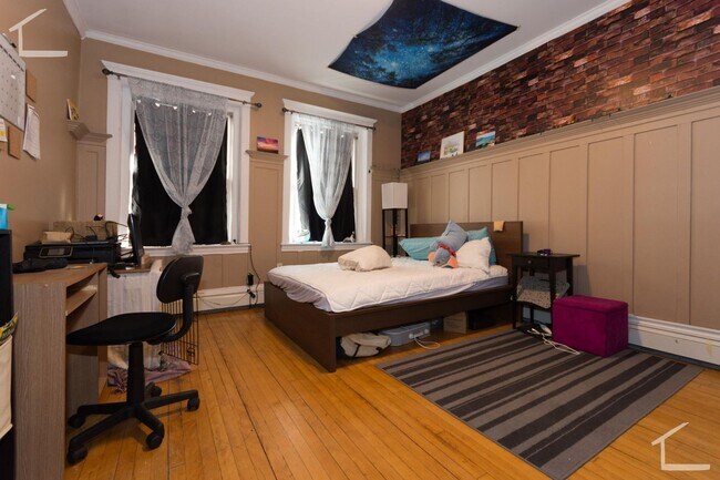 Building Photo - ALLSTON - 5 bed 2 bath - 9/1/26