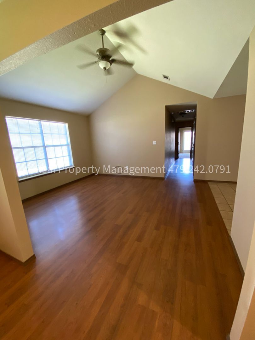 Building Photo - 1001 Trenton Dr