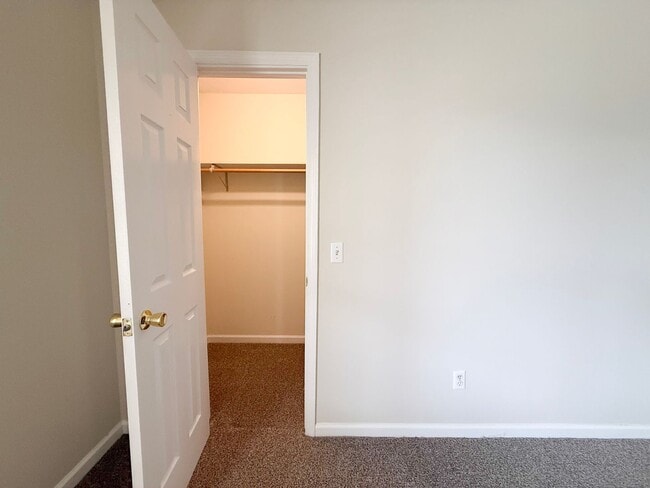 Building Photo - 430 W Stevens St