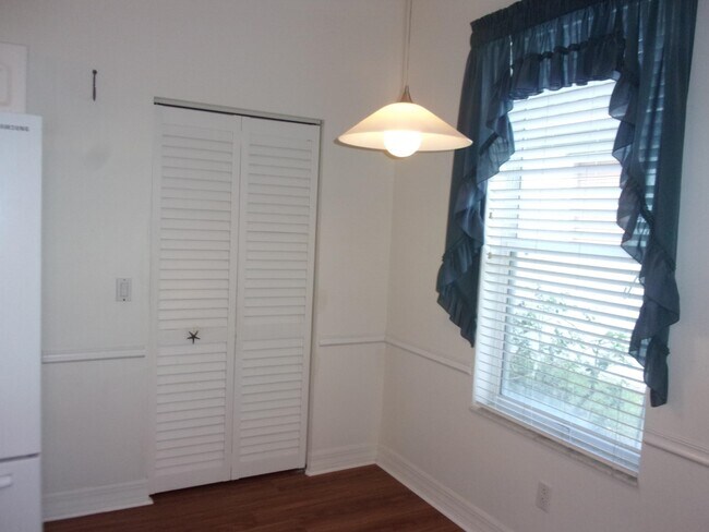 Building Photo - 512 Boxwood Pl
