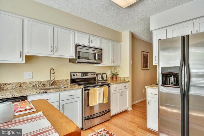 Building Photo - 1417 Newport Spring Ct