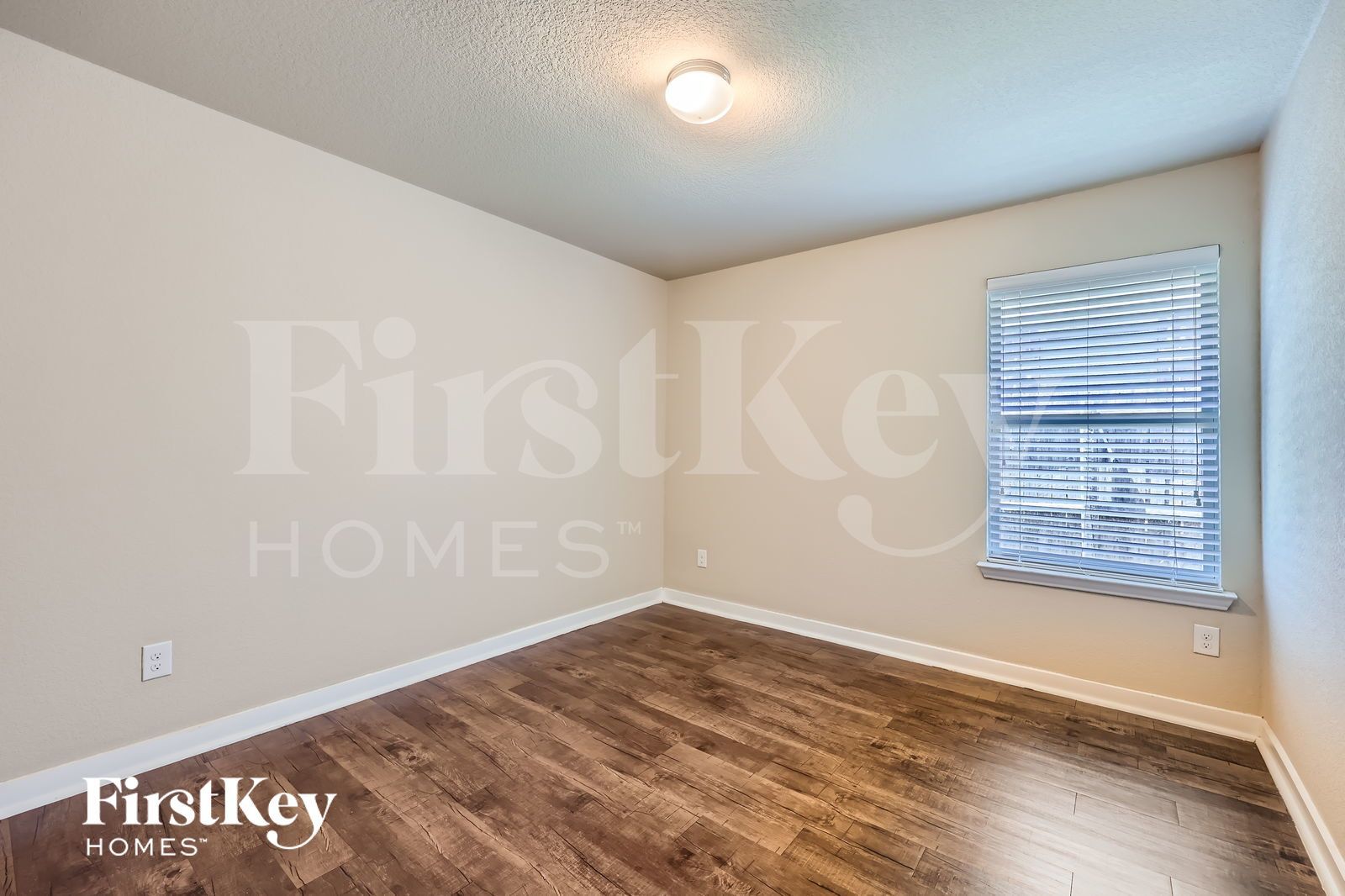 Building Photo - 3613 Cayman Dr