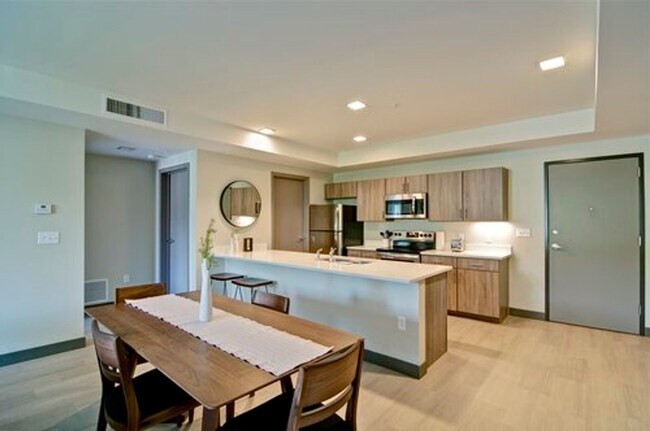 Building Photo - Live on Chattanooga's coveted Northshore!