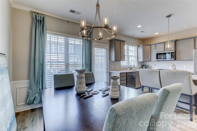 Building Photo - 905 Lyndley Dr