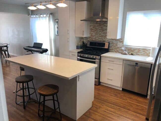 Building Photo - 1103 Harrison Ave