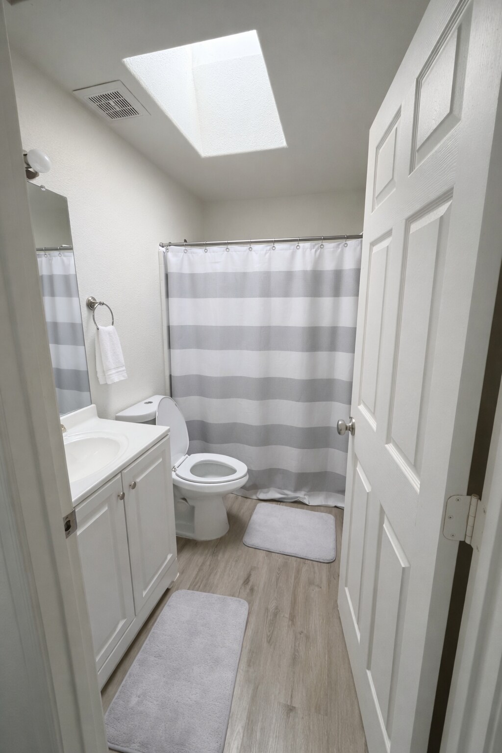 Master Bedroom bath - 220 N 22nd Pl