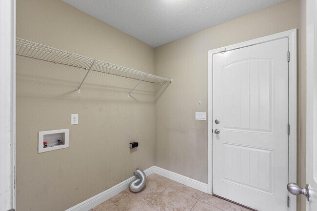 Building Photo - 227 January Ct