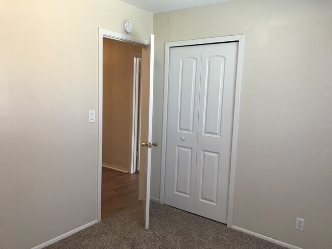 Building Photo - 5874 Castle Run Dr