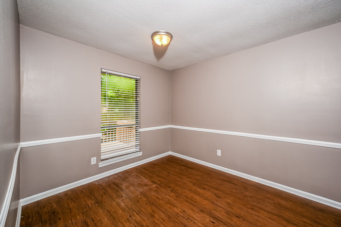 Building Photo - 1800 Lyle Dr