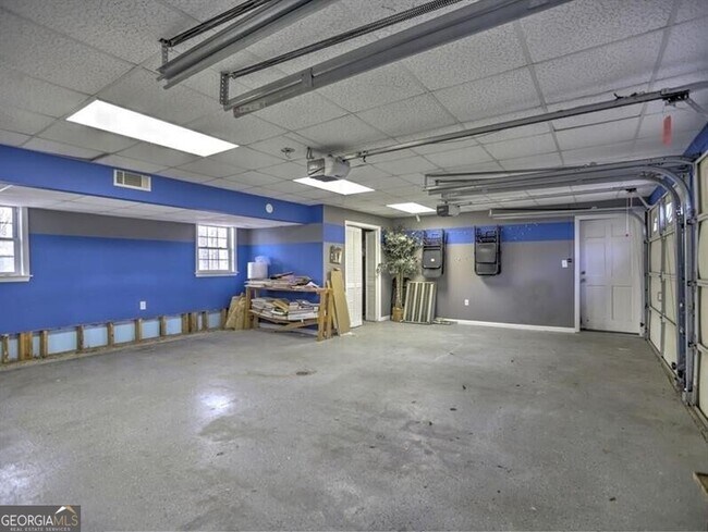 Building Photo - 3932 Shoemaker Ct