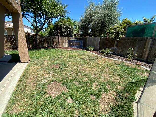 Building Photo - Big beautiful Home for rent in Visalia, Ca