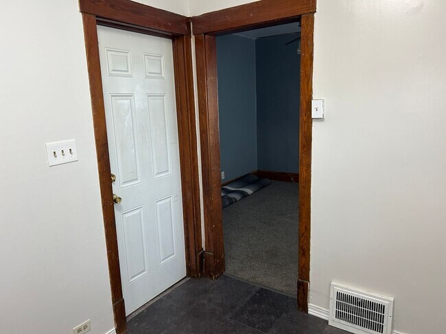 Building Photo - 2646-2648 E 122nd St