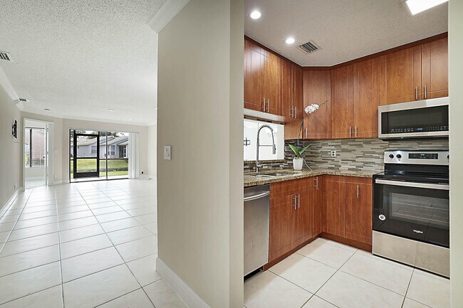 Building Photo - 505 Harbour Pointe Way