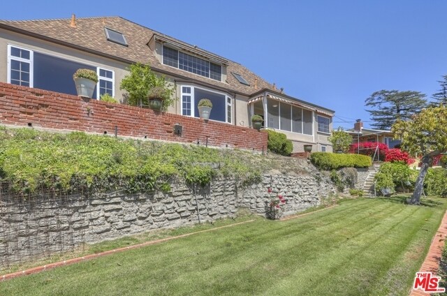 Building Photo - 2675 Glendower Ave