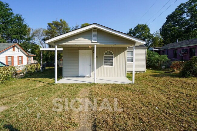 Building Photo - 128 Ann Dr SW