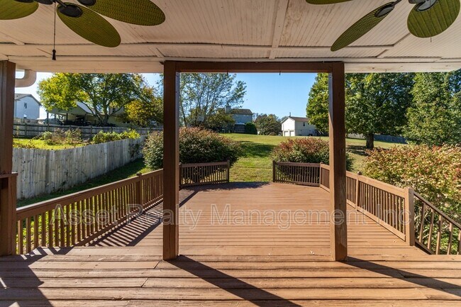 Building Photo - 1817 Sedgewick Dr