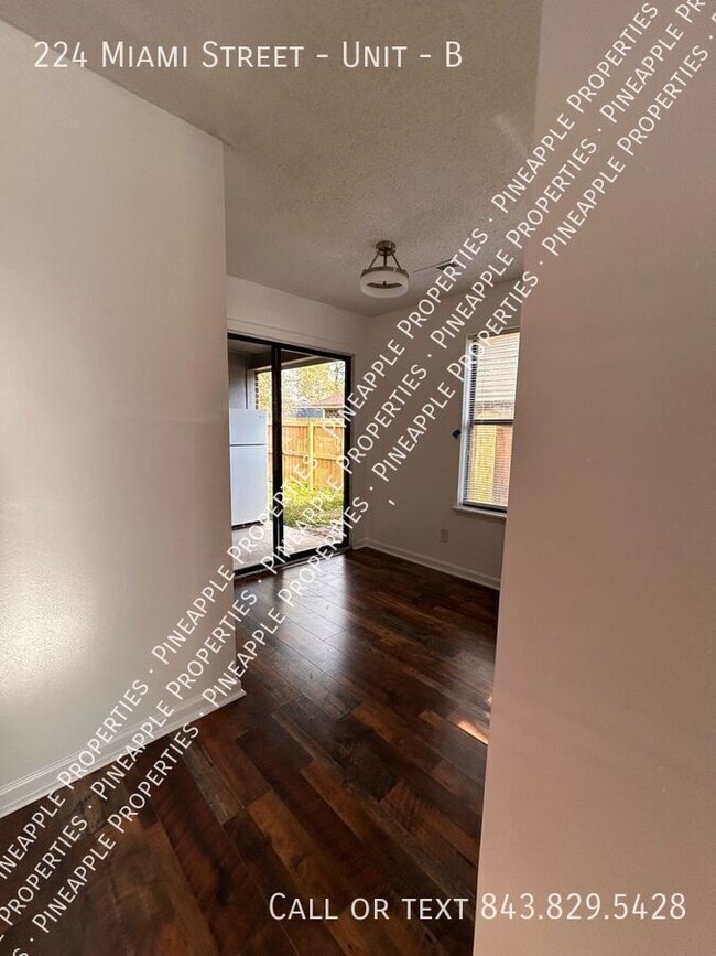 Building Photo - 224 Miami St