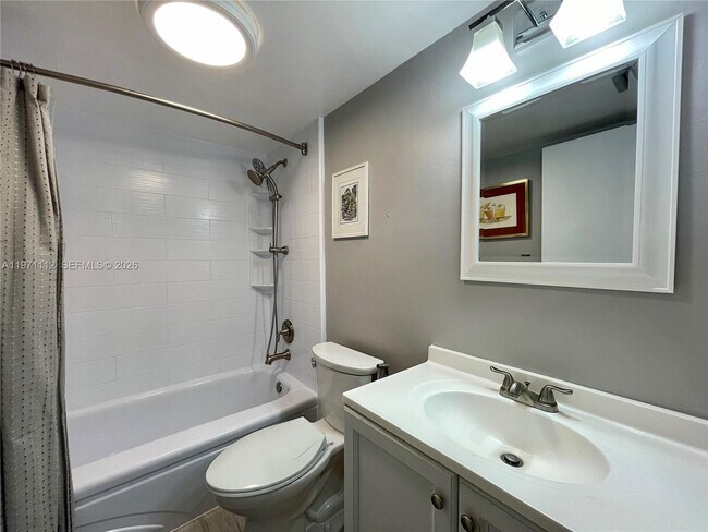 Building Photo - 7340 Lake Cir Dr