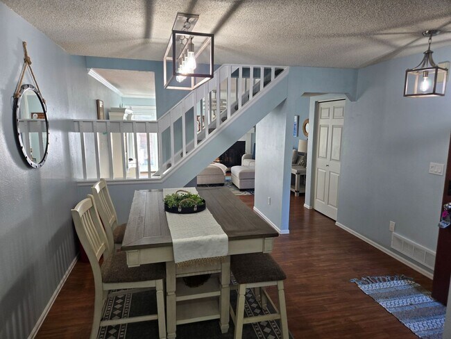 Building Photo - Unit C