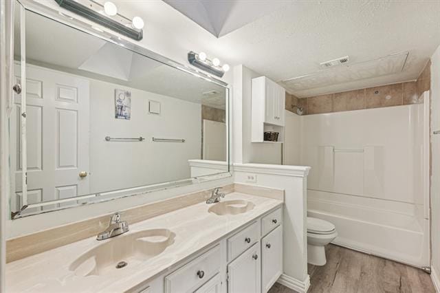 Building Photo - 9910 Royal Ln