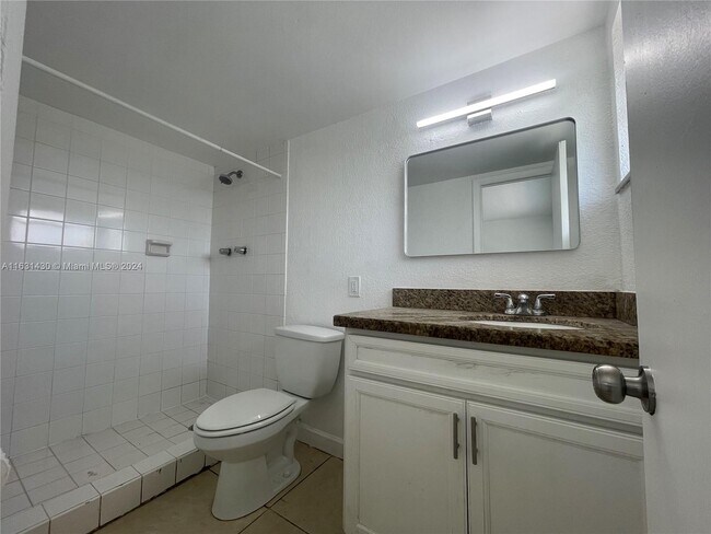 Building Photo - 15221 NE 6th Ave