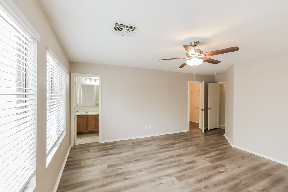 Building Photo - 16083 W Monroe St