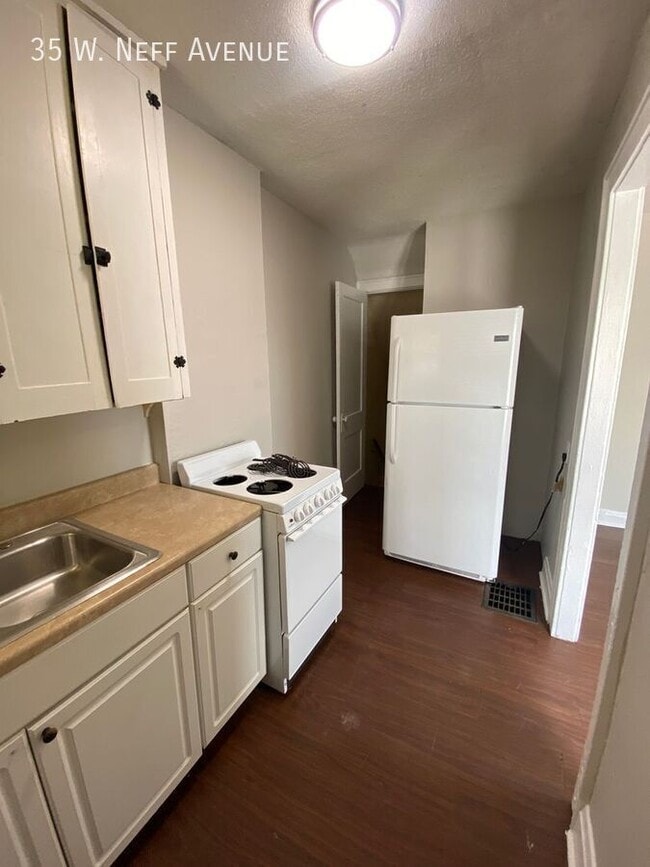 Building Photo - 35 W Neff Ave