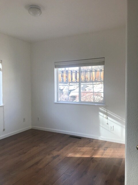 Building Photo - Great home In sparks..Close to everything!!!