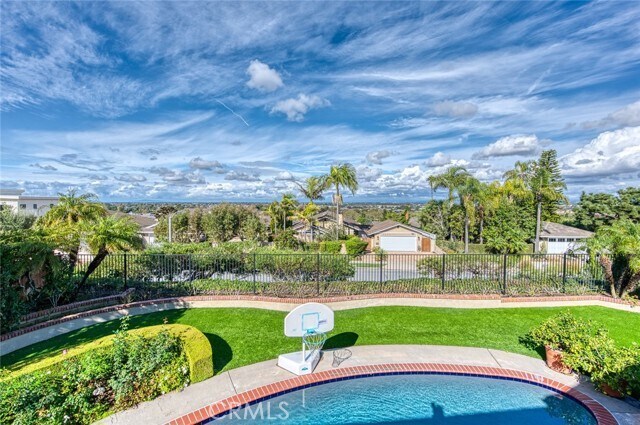 Building Photo - 2641 Alta Vista Dr