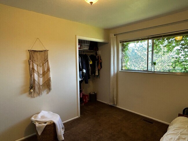 Building Photo - Price Reduced! Beautiful Home For Rent In ...