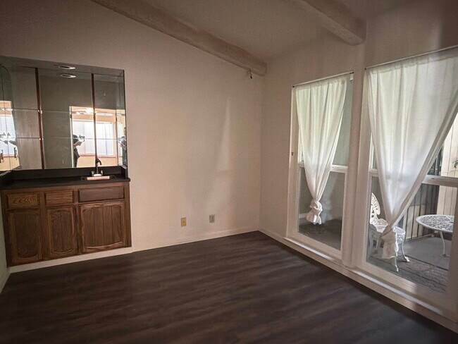 Building Photo - 8016 Sawgrass Cir