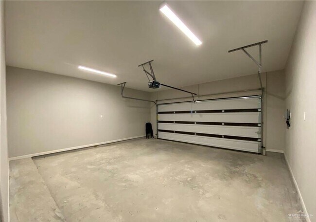 Building Photo - 5713 River Rd