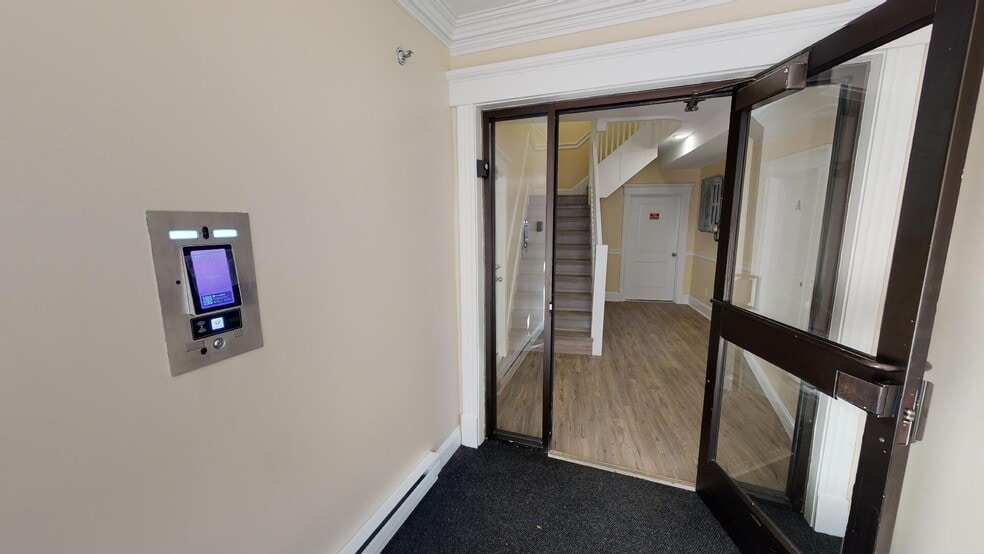 Building Photo - 120 Sutherland Rd