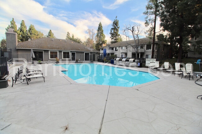Building Photo - Rancho Bernardo, 14912 Avenida Venusto #6 - Brand New Carpet! Granite Counters, Comm Pool, Spa, T...