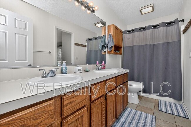 Building Photo - 260 Windfield Pkwy