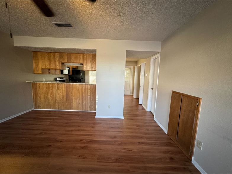 Building Photo - 1227 Dallas Dr