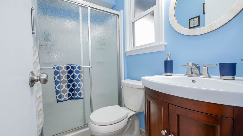 Building Photo - 6903 Ventnor Ave