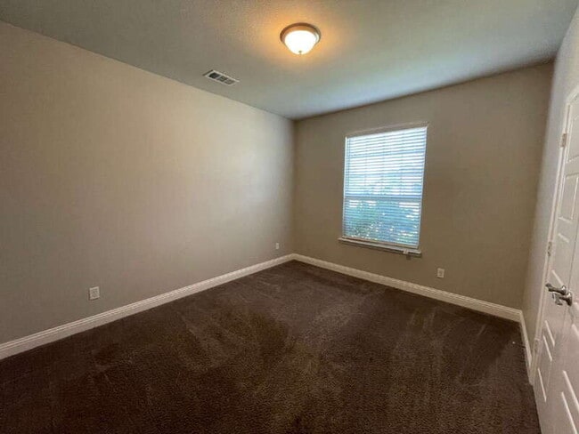 Building Photo - 281 Giddings Trl