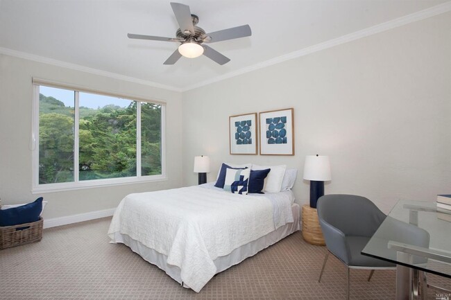Building Photo - Updated and Bright 2 Bedroom Condo with Wr...
