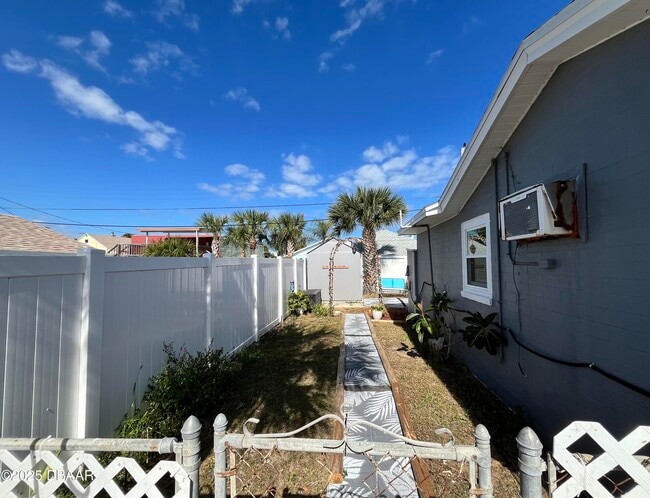 Building Photo - 515 Frances Terrace