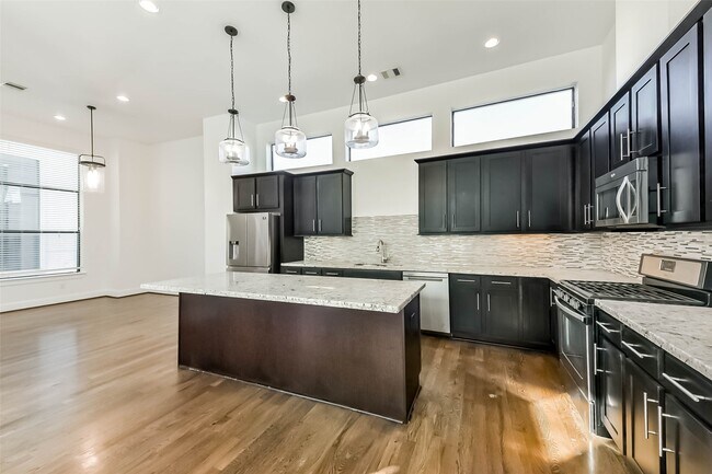 Building Photo - 1810 Thompson St