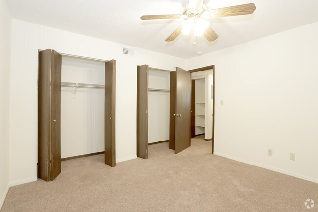 2 Bedroom Garden - 1st Bedroom - 5 Willedrob Rd